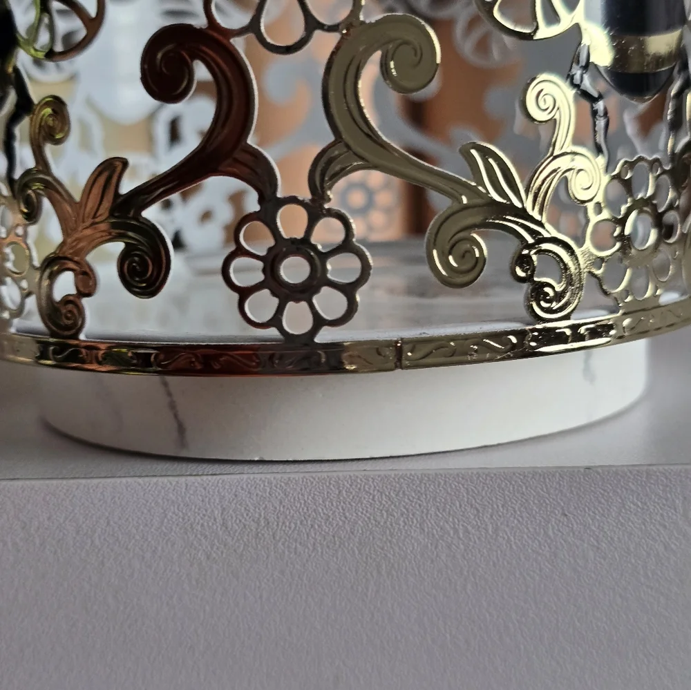 Elegant Bee 3 Wick candle holder by Bath & Body Works - Picture 6 of 7